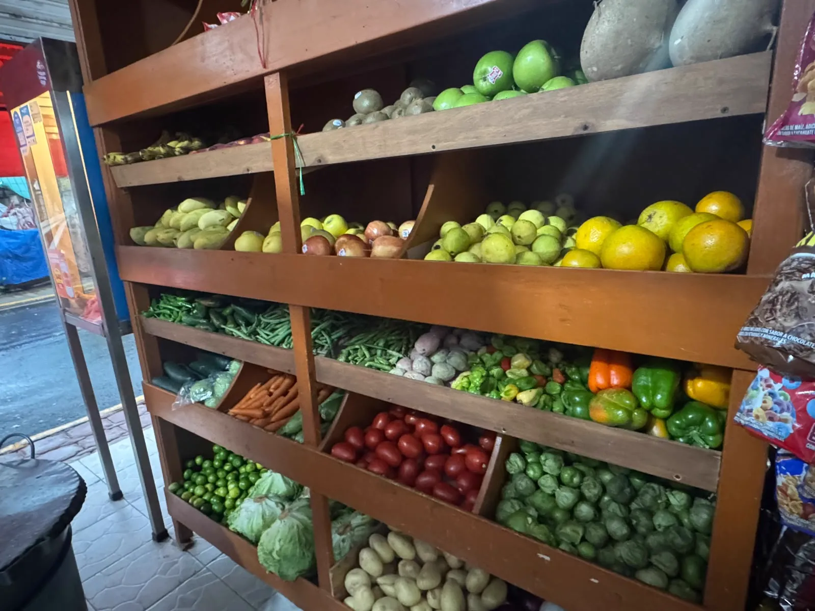 Frutas y verduras frescas en La Providencia II